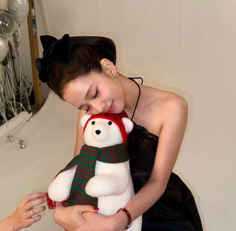 블랙핑크 지수, 미니 드레스에 시스루 스타킹