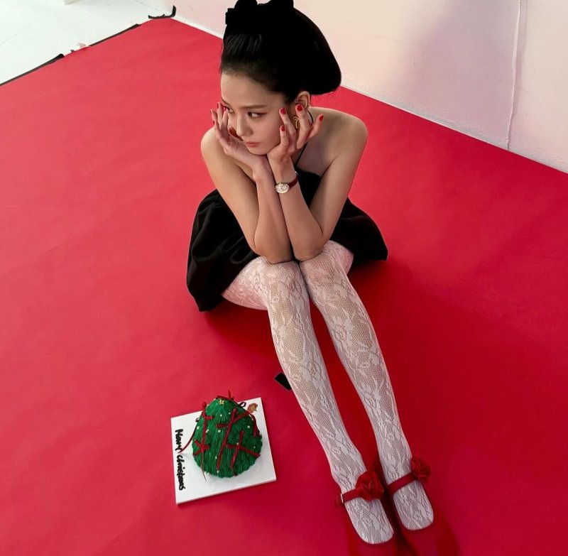 블랙핑크 지수, 미니 드레스에 시스루 스타킹