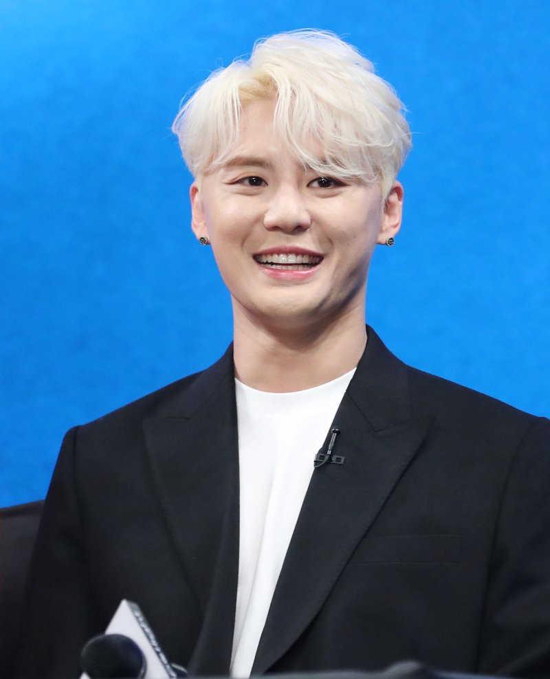 GD? 김준수 사이버트럭 국내 1호 소유자였다…비행기 동원해 수입