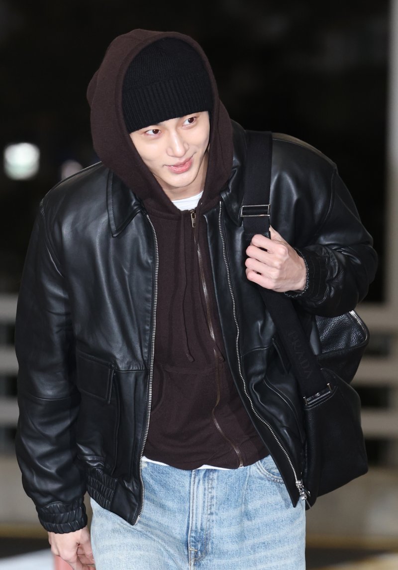 [뉴스1 ★]변우석, AAA출국…비주얼은 AAA+++