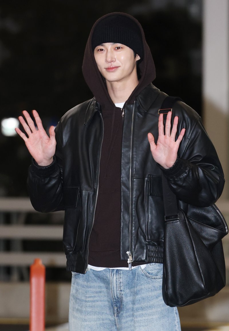 [뉴스1 ★]변우석, AAA출국…비주얼은 AAA+++