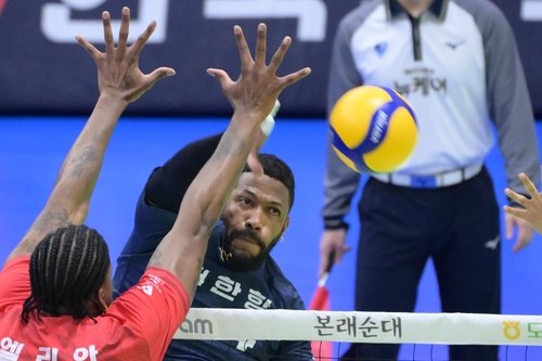 공격하는 대한항공의 요스바니(중앙) (출처=연합뉴스)