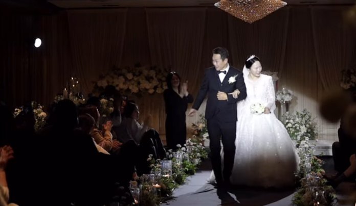 류성현, 18세 연하 연인과 결혼식…부부 됐다 "행복하게 살 것"