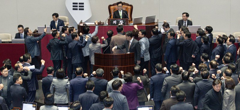 국힘, 韓대행 탄핵에 "원천무효"...권한쟁의심판·효력정지가처분 신청