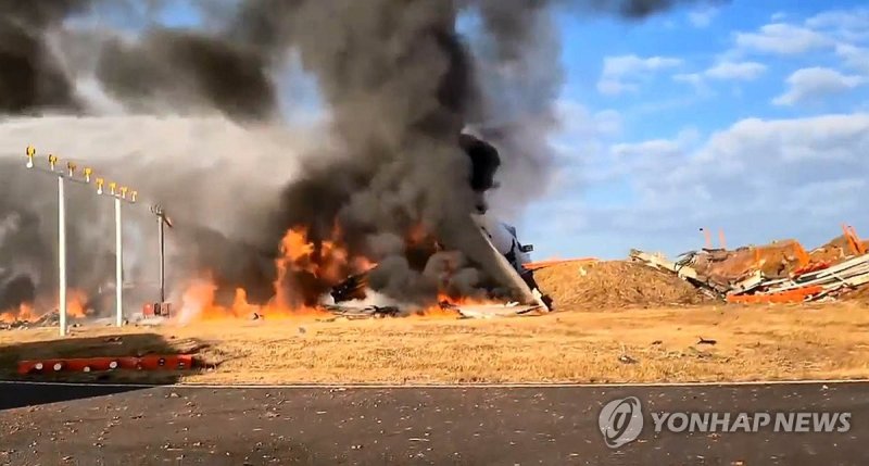 소방청 "무안 항공기 사고 43분 만에 초진"…인명구조·수색