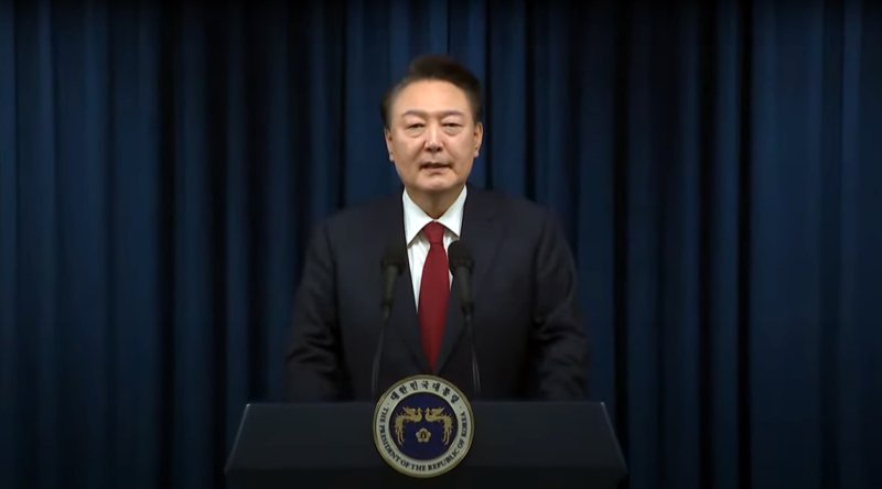 [서울=뉴시스] 최진석 기자 = 윤석열 대통령이 지난 7일 오전 서울 용산 대통령실에서 대국민 담화를 하고 있다. (사진=KTV 캡처) 2024.12.07. photo@newsis.com *재판매 및 DB 금지