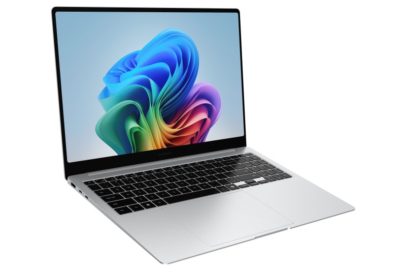 오는 2일 삼성전자가 출시하는 '갤럭시 북5 Pro'. 삼성전자 제공