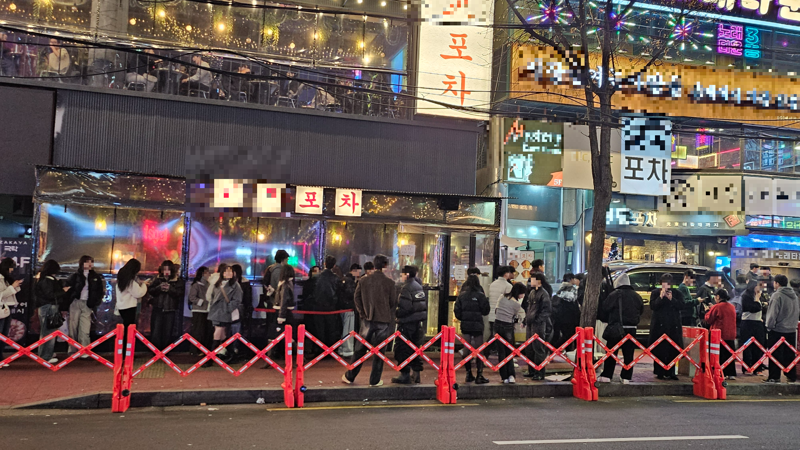 불경기에 계엄, 참사까지'..홍대 연말도 달랐다..움츠린 MZ 소비자들 [르포] - 파이낸셜뉴스