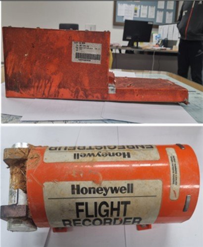 사고기의 비행기록장치(FDR)로, 데이터 보관 유닛(원통형 부품)이 분리된 상태 (출처=연합뉴스)