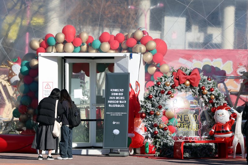 "연말연시같지 않네요" 특수 사라진 홍대거리 [르포]