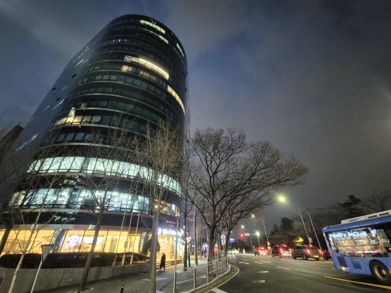 '한강뷰 파티룸'이 운영되고 있는 서울 영등포구 여의도의 한 오피스텔 사진=전민경 기자