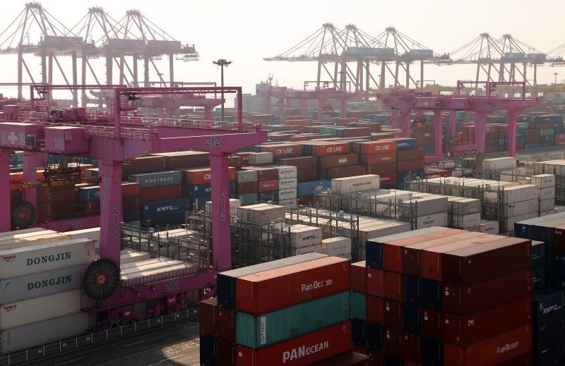 [fn사설] 역경 딛고 최대 수출, 기업이 쇄신의 주역되는 새해로