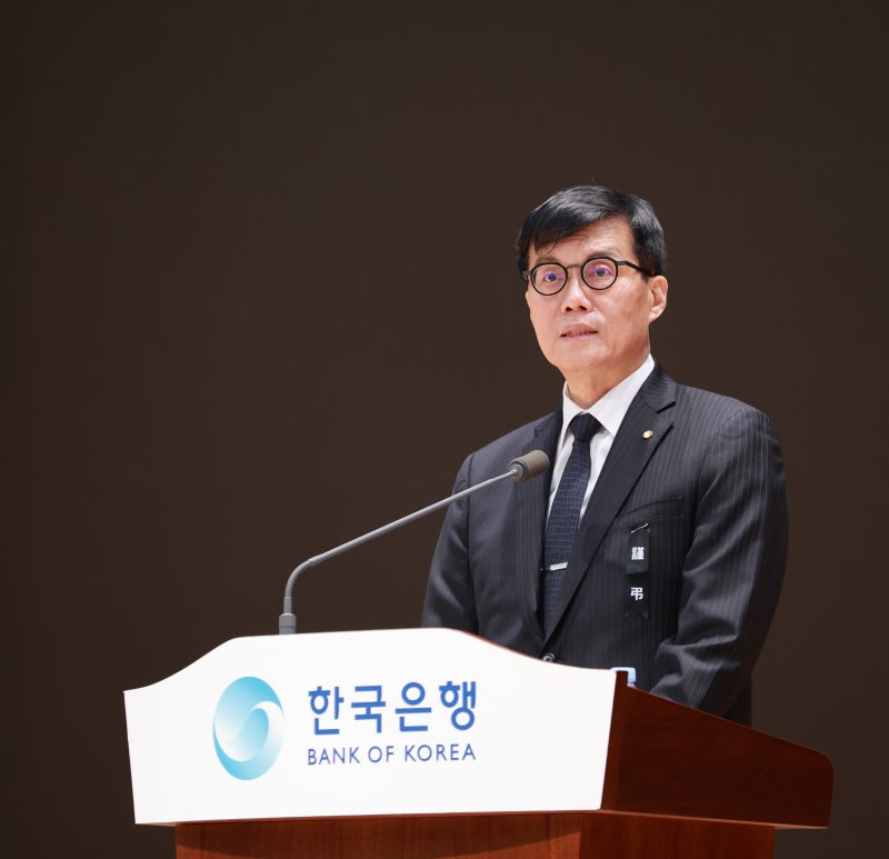 이창용 한국은행 총재가 2일 서울 중구 한국은행에서 열린 '2025년 한국은행 시무식'에서 발언하고 있다. 한국은행 제공.