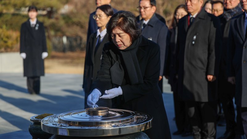 보훈장관, 서울현충원 참배 "올해 광복 80주년 '보훈문화 확산' 역점"