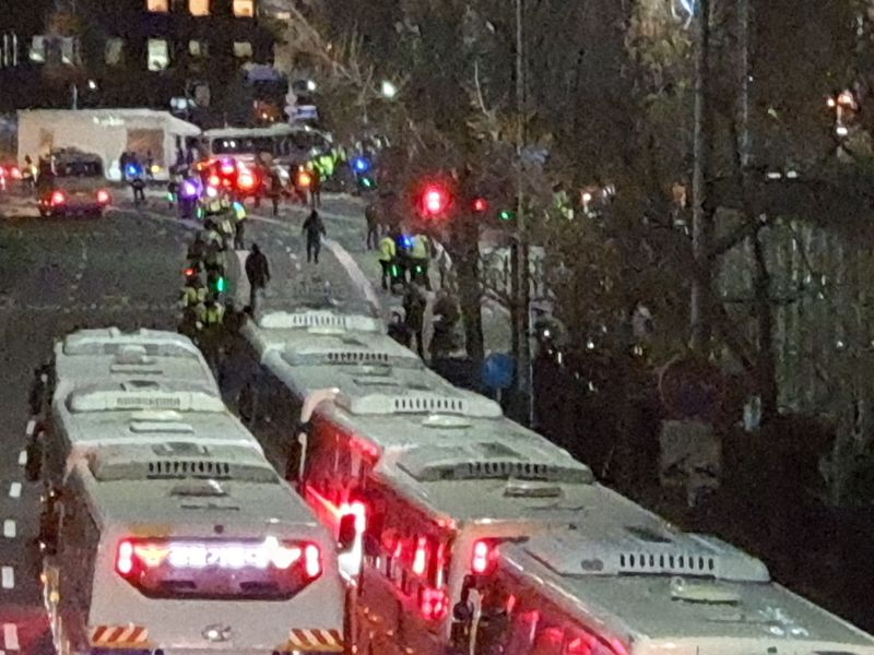 [르포]'집행 출발 소식'에 관저 앞 긴장감 고조