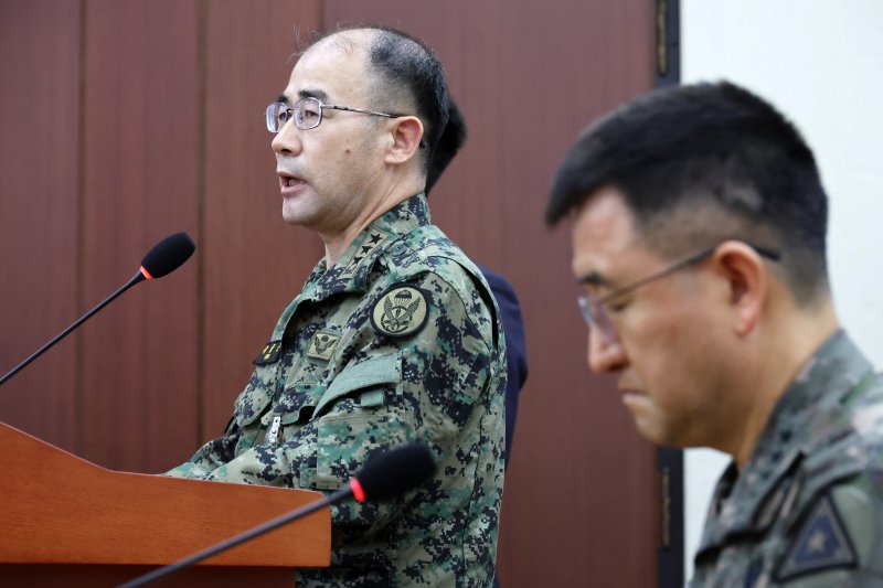 검찰, '내란 가담' 박안수 육군총장·곽종근 특전사령관 구속기소