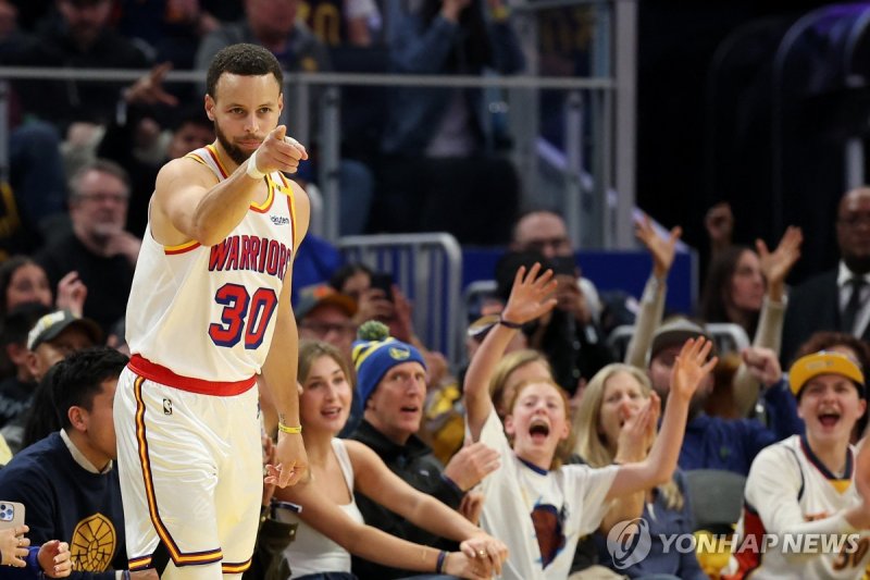 커리의 3점포 세리머니 (출처=연합뉴스)