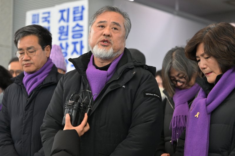 ‘참사 아픔 공유’ 이태원 유가족 무안공항 분향소 찾아..."연대·공감이 치유의 한 부분"