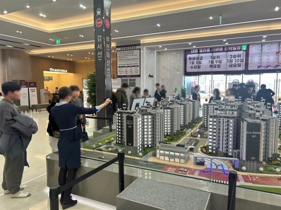 하이엔드 주거문화 선도 ‘부산에코델타시티 대방 엘리움 리버뷰’ 개관