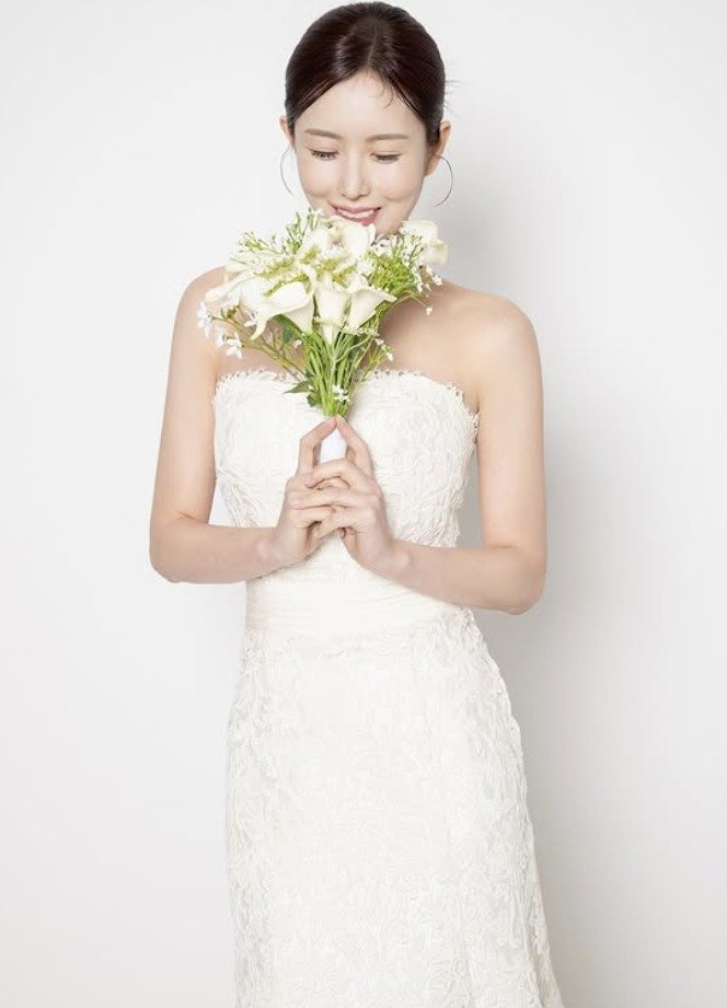 '돌싱' 이소라, 웨딩화보 공개 "경력자라 잘 찍는 듯?" [N샷]