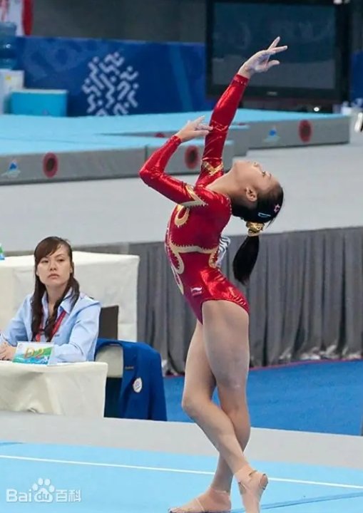 [서울=뉴시스]중국의 전 체조선수 우리우팡(30)이 자극적인 춤 영상으로 또 한 번 사회관계망서비스(SNS) 계정 정지 조치를 받았다.(사진=BAIDU 갈무리) *재판매 및 DB 금지