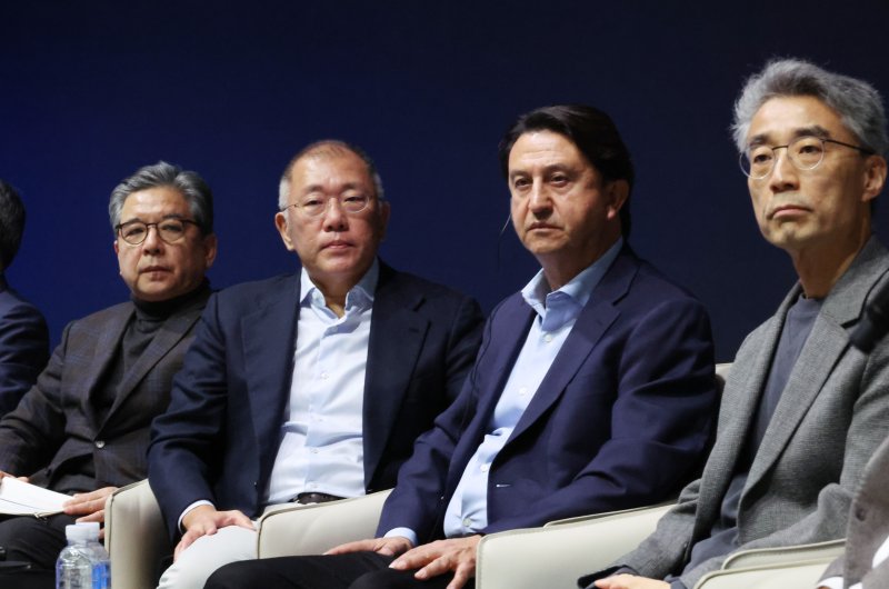 '각자도생' 韓 기업들, 트럼프 대응카드 던지는데..."패키지딜 전략 시급"