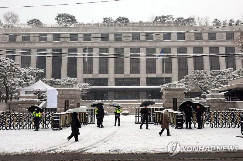 '8인 체제' 헌재, 내일 첫 재판관 회의 열어 (출처=연합뉴스)