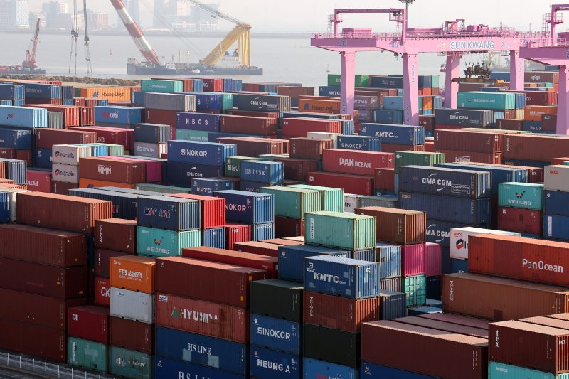 인천 연수구 인천신항 컨테이너 터미널. 2025.1.1/뉴스1 ⓒ News1 이동해 기자