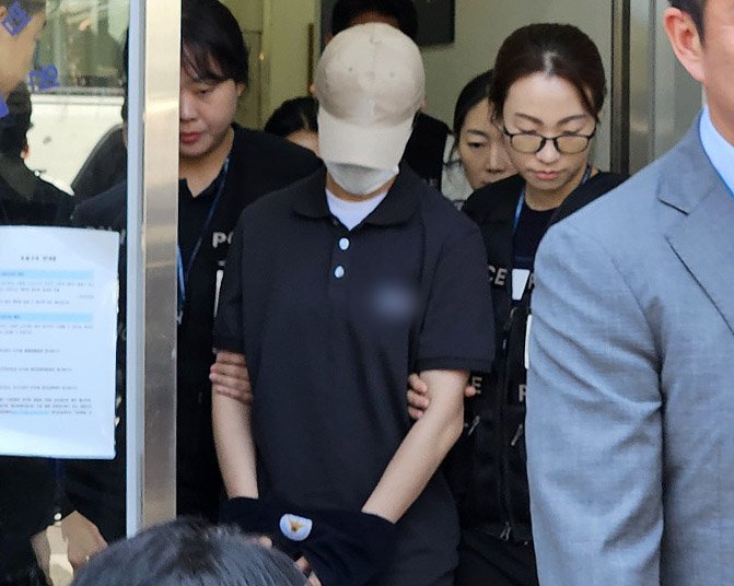 ‘훈련병 얼차려 사망’ 지휘관들 징역 5년·3년…유족 “500년형도 적어”