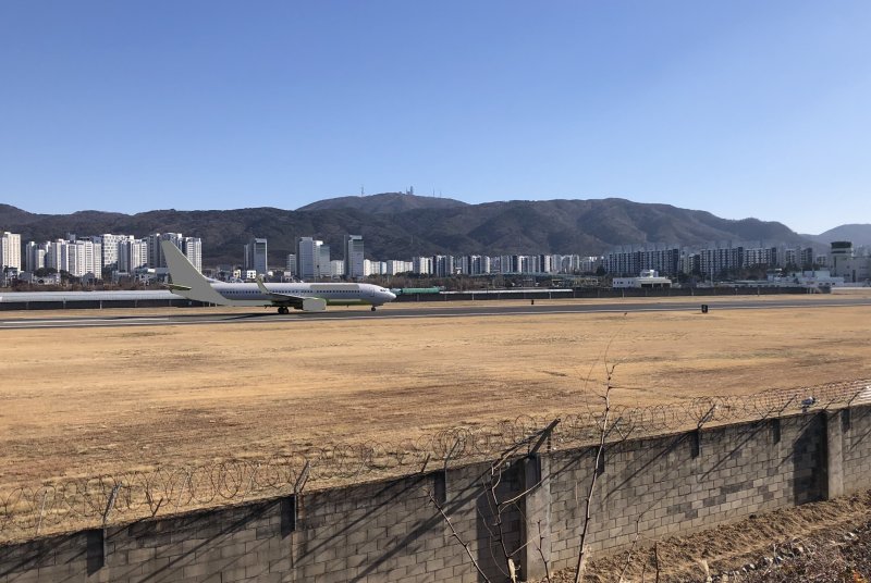 국내 최단 울산공항 활주로… 하늘엔 철새 가득 ‘위험천만’ [우리지역 공항은 괜찮나(2)]