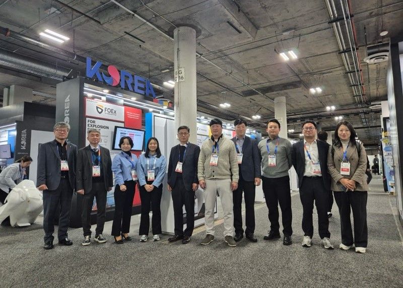 CES 2025에 참가해 울산관을 운영 중인 울산지역 중기업 임직원. 울산시 제공