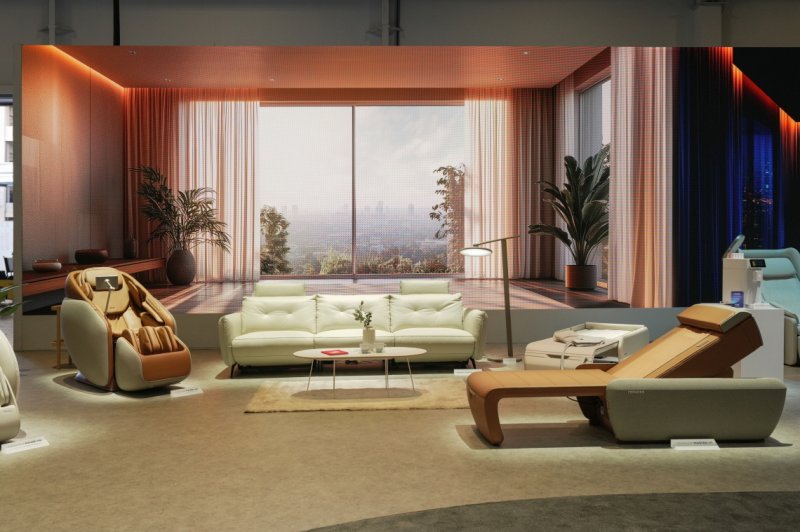 세라젬의 CES 2025 전시장 거실 공간 전경.(세라젬 제공)