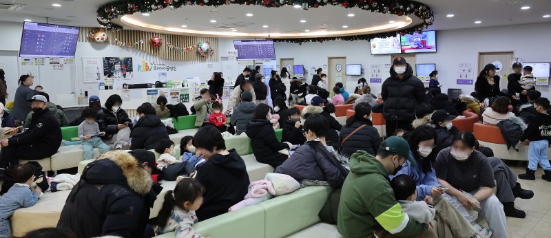"독감 환자 폭증" 이동 많은 설 前 예방백신 맞아야