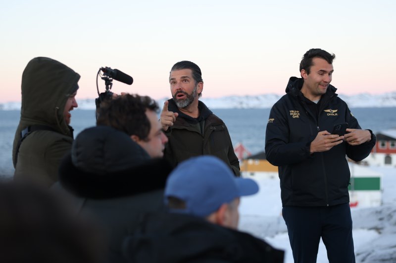 [그린란드=AP/뉴시스] 도널드 트럼프 미국 대통령 당선인의 장남 도널드 트럼프 주니어가 7일(현지시각) 그린란드 누크에 도착해 발언하고 있다. 2025.01.08.