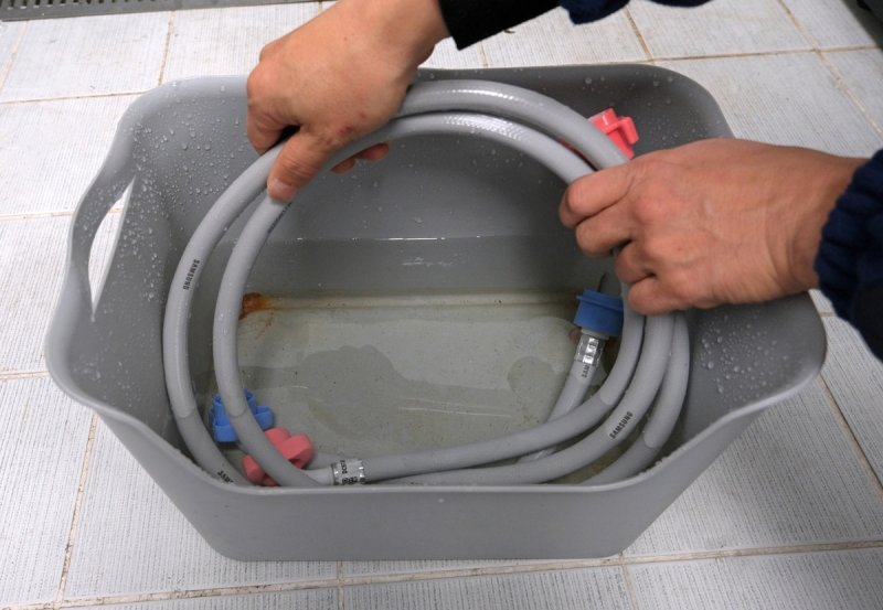 한파에 세탁기 결빙 주의보…"수도꼭지 보온, 잔수 제거로 예방" (출처=연합뉴스)