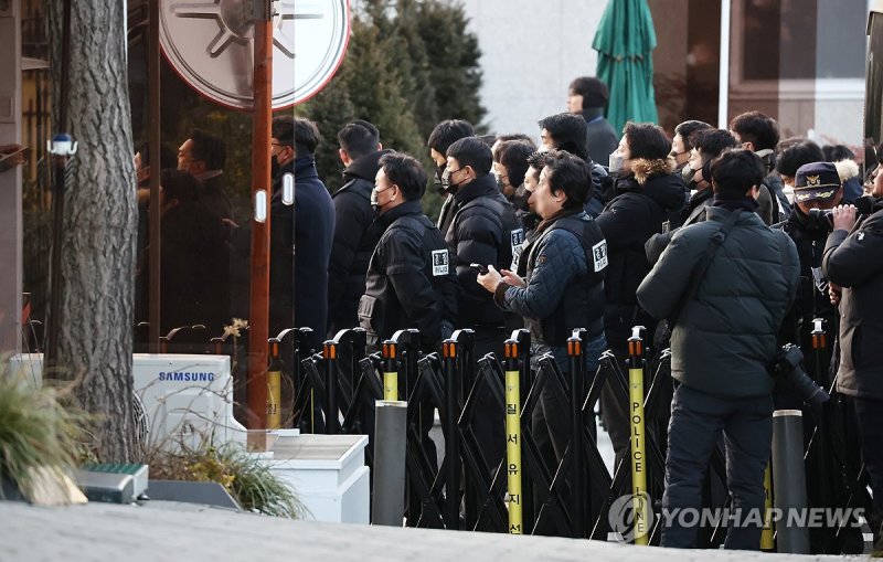 공수처, 한남동 관저 진입 (출처=연합뉴스)