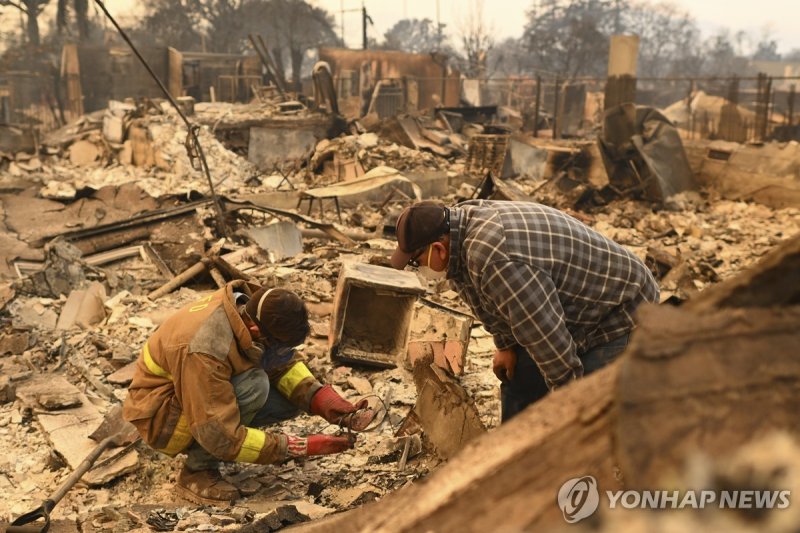 산불로 초토화된 LA 알타데나의 피해 지역 (출처=연합뉴스)