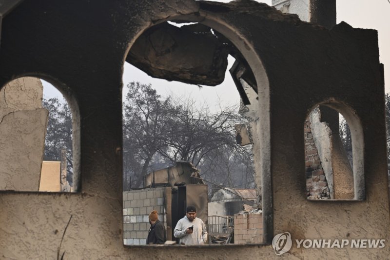 산불로 초토화된 LA 알타데나 지역 (출처=연합뉴스)