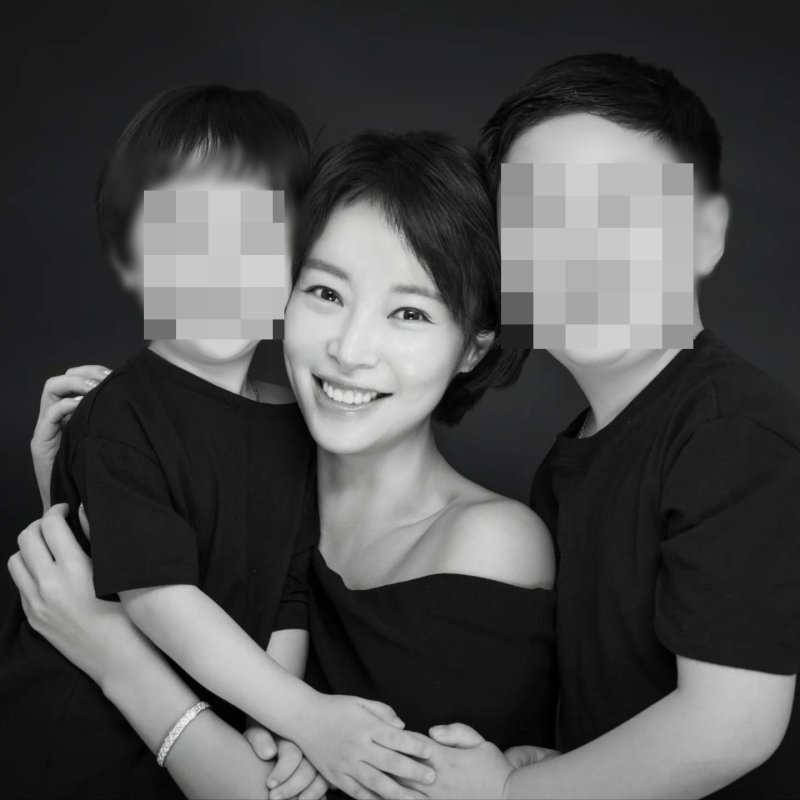 '이혼' 황정음, 두 아들 함께한 가족사진 공개…사랑해 [N샷]