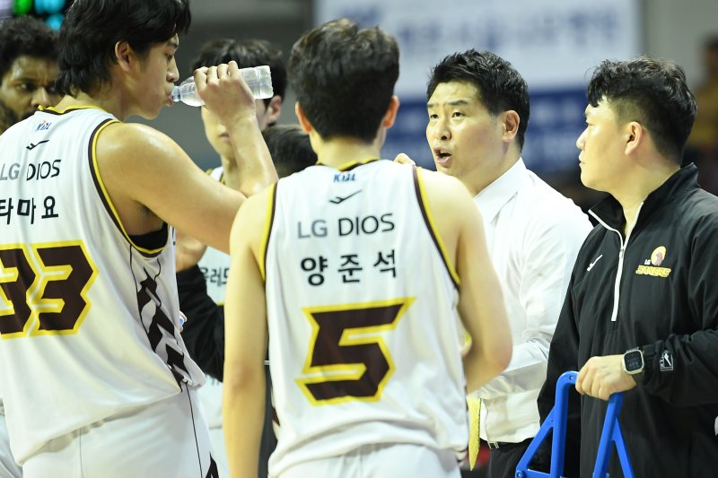 [서울=뉴시스]프로농구 LG 조상현 감독. (사진=KBL 제공)