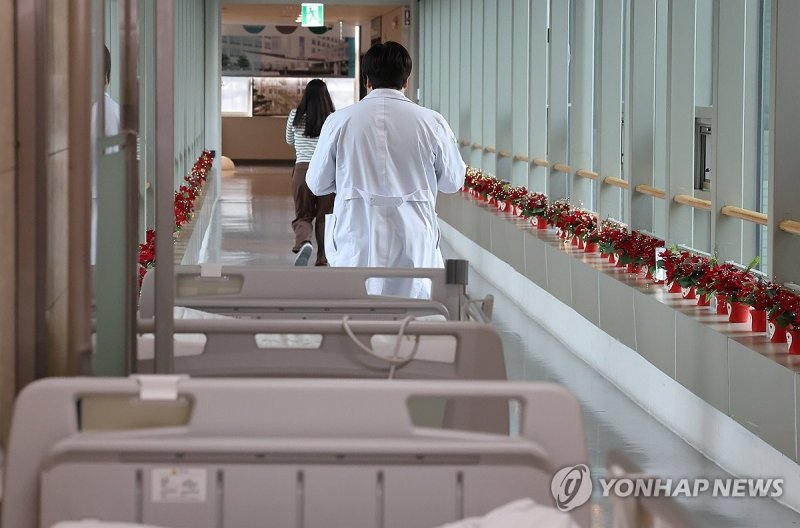 병원에 놓인 침상 (출처=연합뉴스)