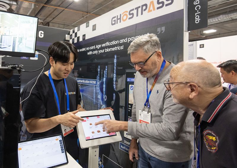 "누구나 로봇 손쉽게 만들어요" 삼성 C랩 전시관 문전성시 비결은[CES 2025]