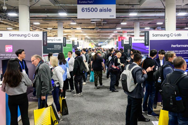 "누구나 로봇 손쉽게 만들어요" 삼성 C랩 전시관 문전성시 비결은[CES 2025]