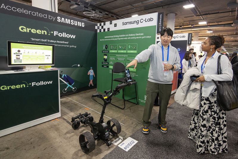 "누구나 로봇 손쉽게 만들어요" 삼성 C랩 전시관 문전성시 비결은[CES 2025]