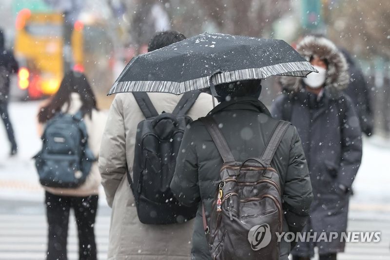 전국 곳곳에 눈·비...아침 기온 -12도 안팎 강추위