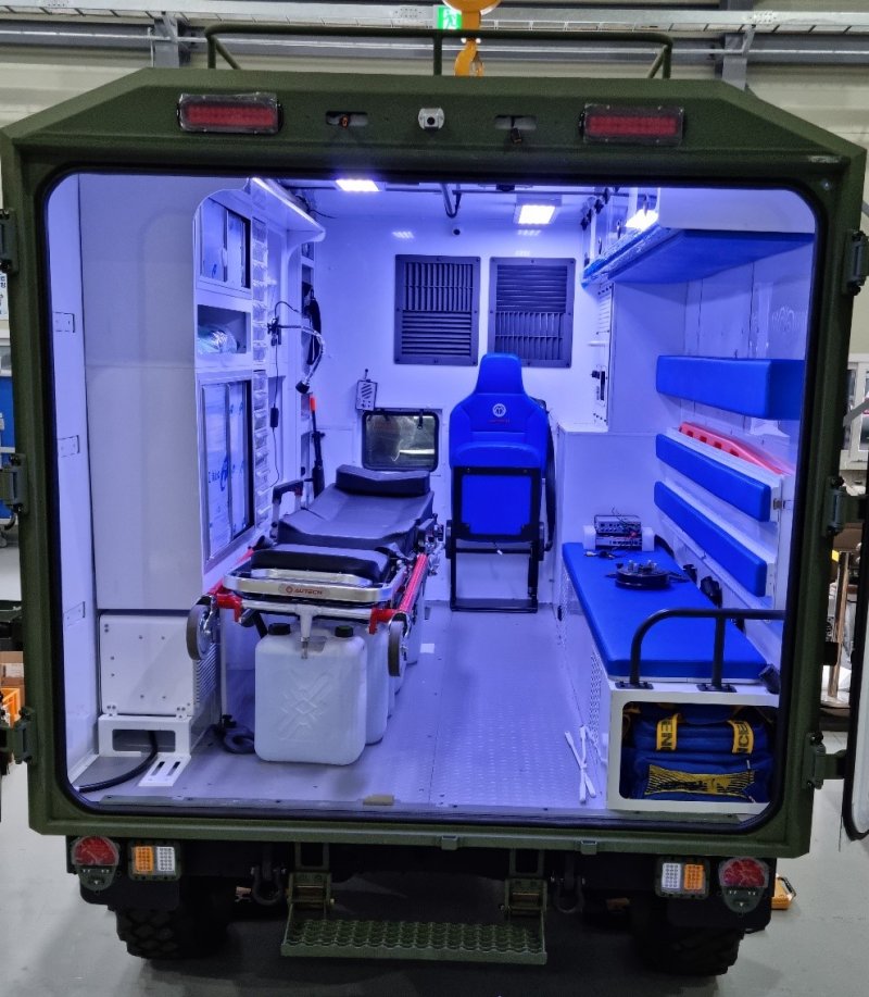 軍 '개선형구급차' 개발 성공...화생방 지역에서도 환자 보호