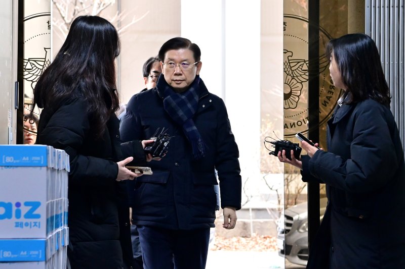 윤석열 대통령 체포 저지를 주도한 박종준 전 대통령 경호처장이 13일 오전 서울 서대문구 경찰청 국가수사본부에서 조사를 받기 위해 출석하고 있다. (공동취재) 2025.1.13/뉴스1 ⓒ News1 황기선 기자