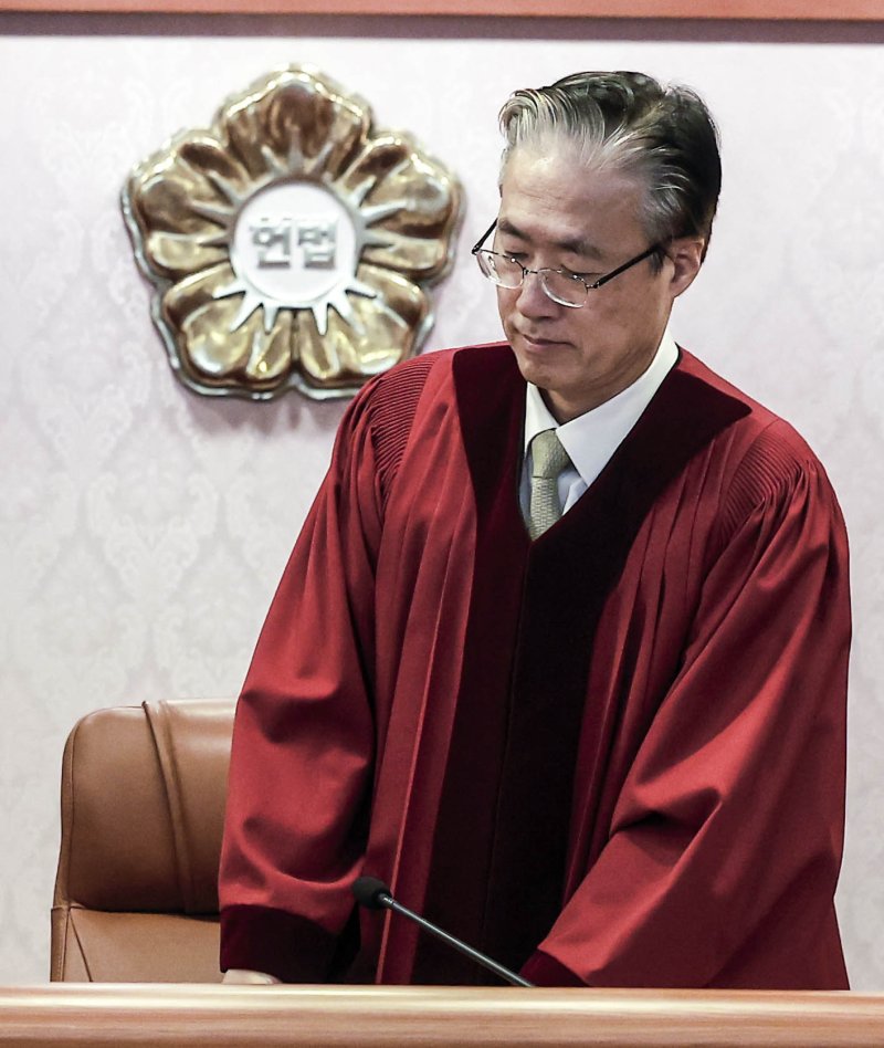 [서울=뉴시스] 정병혁 기자 = 김형두 헌법재판관이 13일 서울 종로구 헌법재판소에서 열린 한덕수 국무총리 탄핵심판 첫 변론준비기일에 참석하고 있다. 2025.01.13. jhope@newsis.com