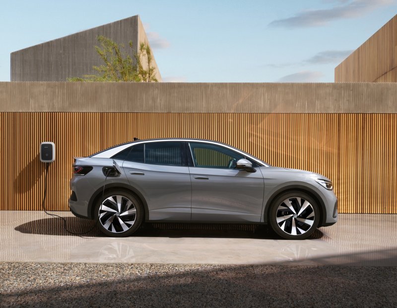 폭스바겐, 신형 전기차 ID.5 사전계약…ID.4 연식변경 모델 출격