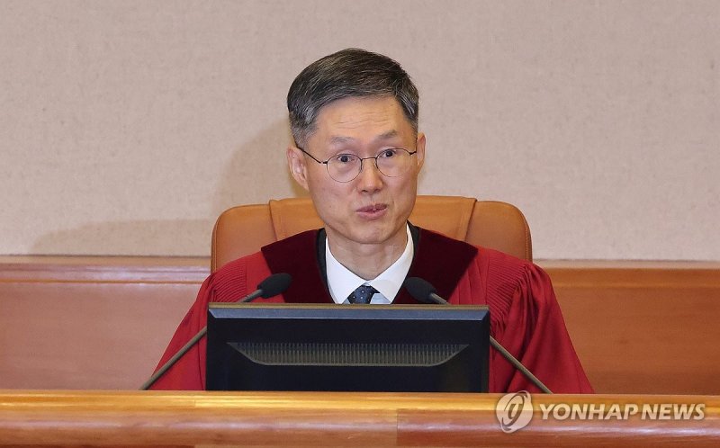 윤 대통령 탄핵심판서 발언하는 문형배 헌법재판소장 권한대행 (출처=연합뉴스)